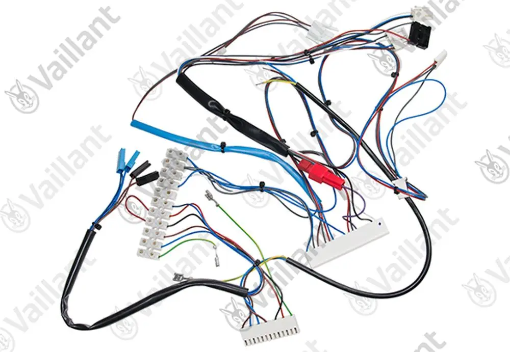 Kabelbaum mit verschiedenen Anschlussleitungen von Vaillant, bestehend aus farbigen Drähten und Steckverbindungen, in unordentlichem Layout auf hellem Hintergrund.